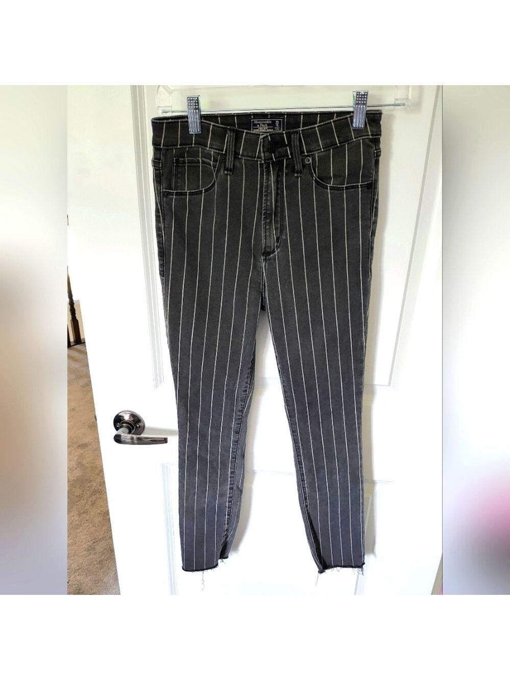 ABERCROMBIE AND FITCH High Rise Skinny Pinstripe Black Ankle Jeans Size 25